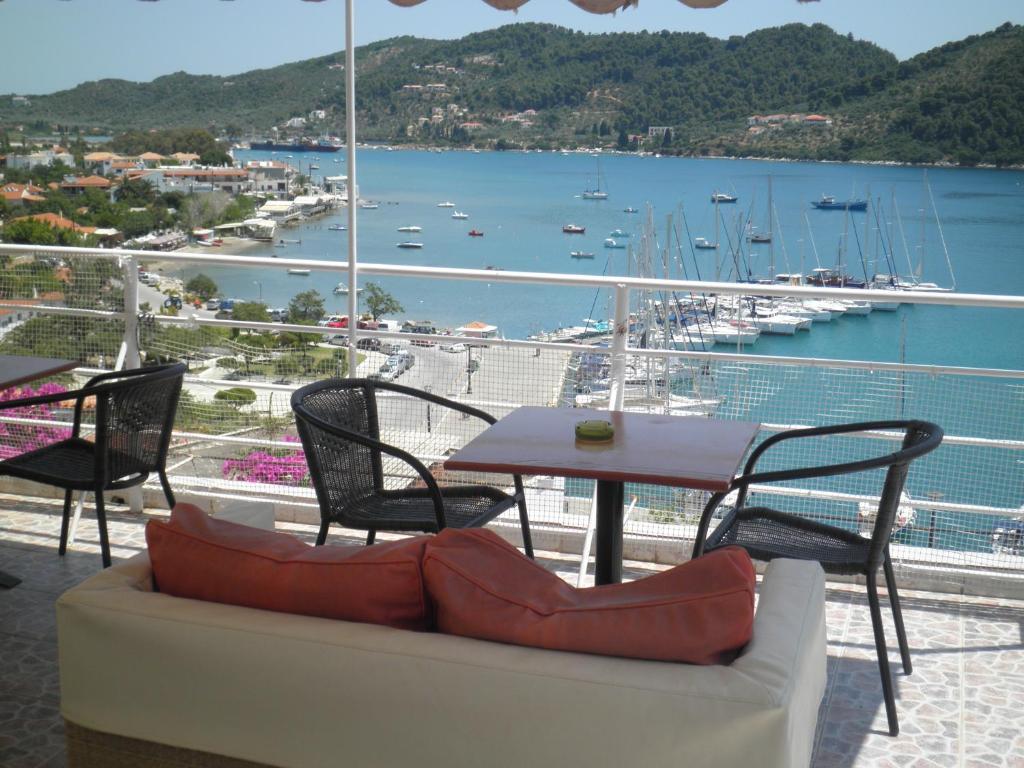 Babis Hotel Skiathos Town Exterior photo