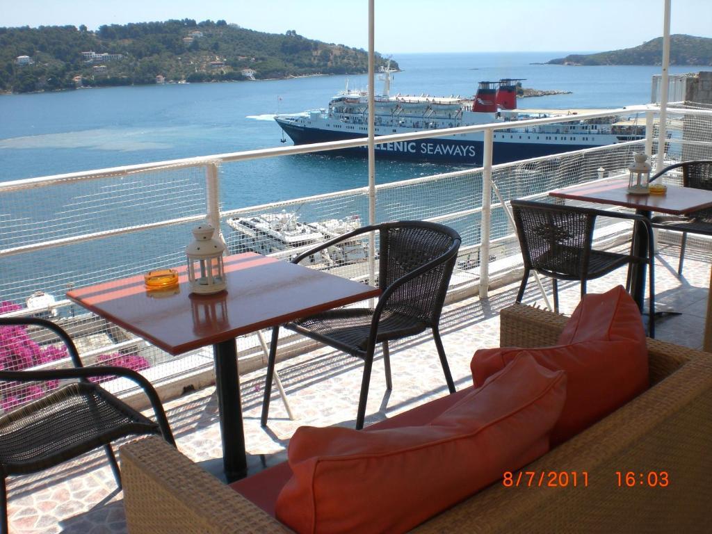 Babis Hotel Skiathos Town Exterior photo