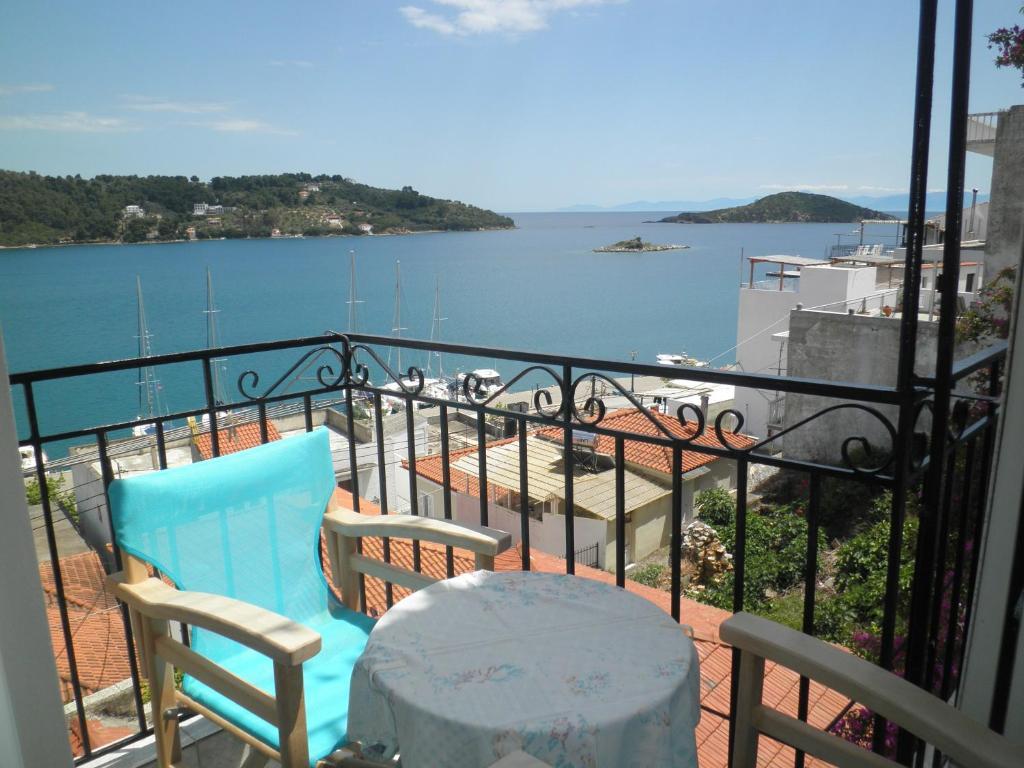 Babis Hotel Skiathos Town Exterior photo